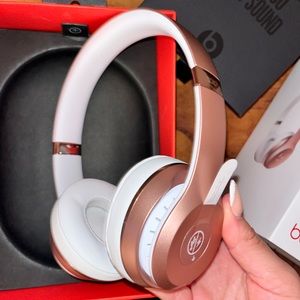 Beats by Dr. Dre Beats Solo³ Wireless in Rose Gold